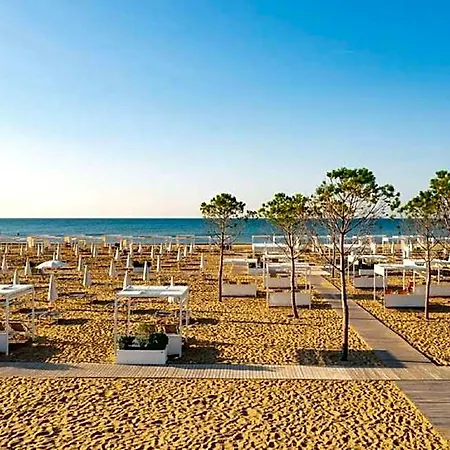 Apartment Flat With Big Terrace With Fireplace Next To Sea *