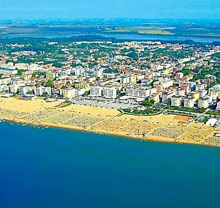 Apartment Flat With Big Terrace With Fireplace Next To Sea Bibione